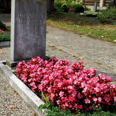 Bild vergr&ouml;&szlig;ern: Grab_des_abgestuerzten_Piloten