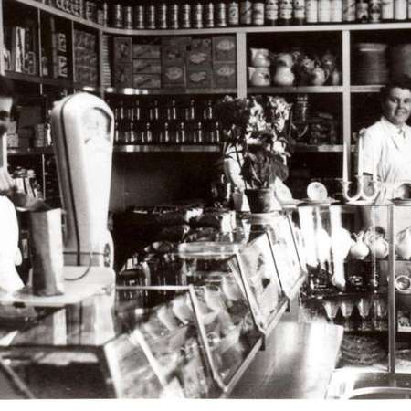 Bild vergr&ouml;&szlig;ern: 50erJahre_Hennemanns_Laden