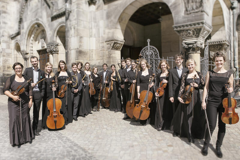 Bild vergrößern: Gruppenaufnahme des Ensemble "la festa musicale" in Hannover