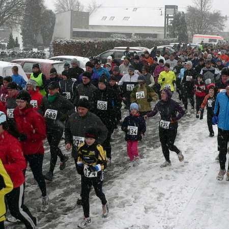 Bild vergr&ouml;&szlig;ern: Start zum traditionellen Haseder Silvesterlauf, TuS Hasede