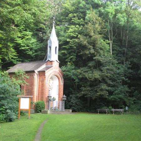 Bild vergr&ouml;&szlig;ern: Marienwaldkapelle Harsum fern