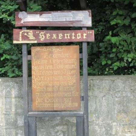 Bild vergr&ouml;&szlig;ern: Kulturpfad Harsum Infotafel Hexentor