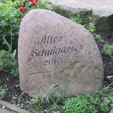 Bild vergr&ouml;&szlig;ern: Alter Schulgarten H&uuml;ddessum