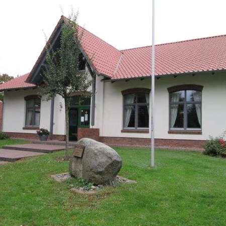 Bild vergr&ouml;&szlig;ern: Dorfgemeinschaftshaus, ehem. Dorfschule