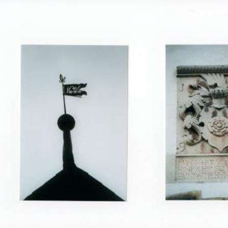 Bild vergr&ouml;&szlig;ern: 1686 auf der Wetterfahne auf dem P&auml;chter-(Fachwerk)haus 1597 &uuml;ber dem Eingang der Kirche