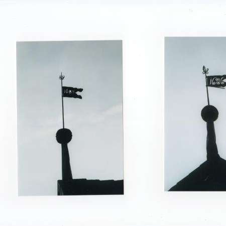 Bild vergr&ouml;&szlig;ern: 1686 auf der Wetterfahne auf dem P&auml;chterhaus 1687 auf der Wetterfahne &uuml;ber dem Stall (Maschinenhalle)