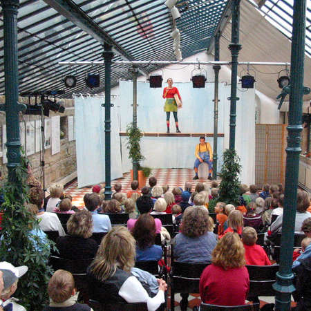 Bild vergrößern: Kindertheater im Glashaus