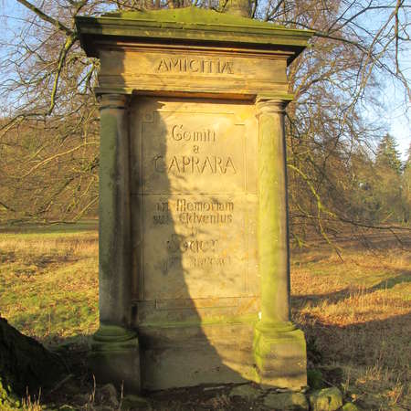 Bild vergr&ouml;&szlig;ern: Freundschaftstafel S&ouml;der (nah)