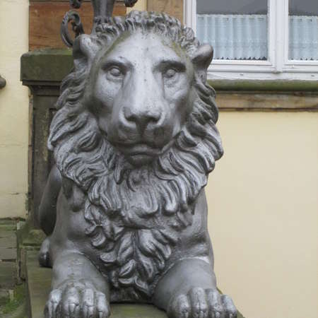 Bild vergrößern: Schwicheldtscher Löwe am Eingang von Schloss Söder