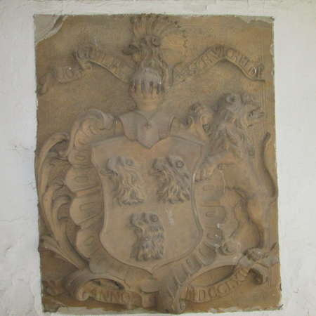Bild vergrößern: Wappen der Grafen von Schwicheldt auf dem Schlossgelände in Söder