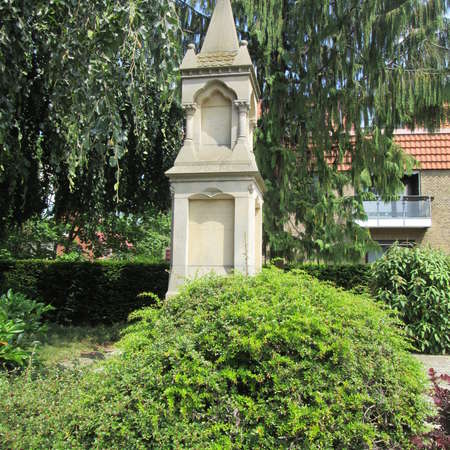 Bild vergr&ouml;&szlig;ern: Ehrenmal R&ouml;ssing