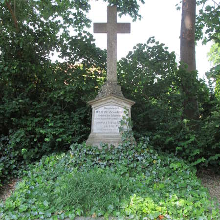 Bild vergr&ouml;&szlig;ern: Edelmannsfriedhof Grabst&auml;tte R&ouml;ssing (2)