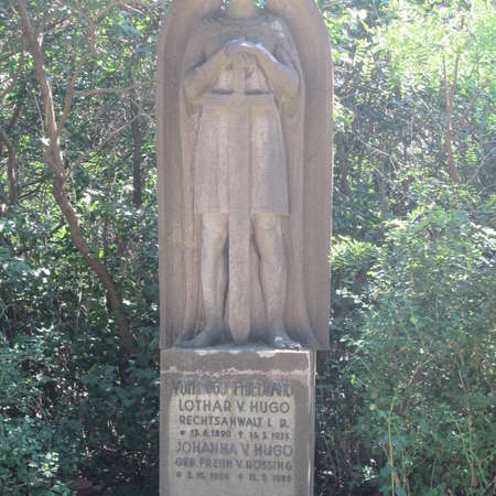 Bild vergr&ouml;&szlig;ern: Edelmannsfriedhof Grabst&auml;tte R&ouml;ssing (3)