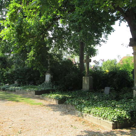 Bild vergr&ouml;&szlig;ern: Edelmannsfriedhof Grabst&auml;tte der Familien von R&ouml;ssing