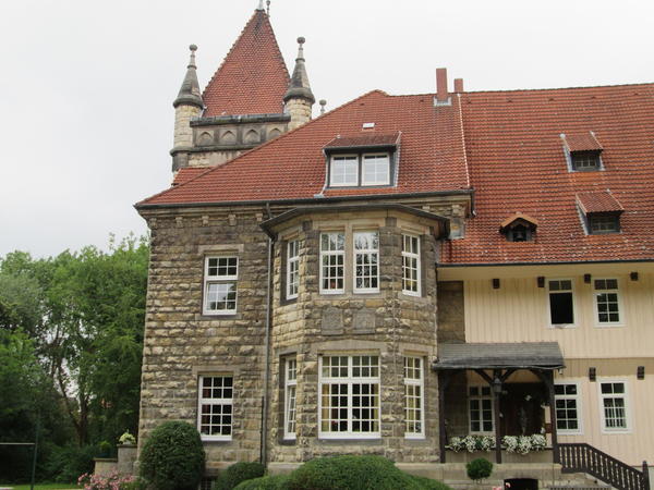 Neugotischer Anbau von 1909/10 am Wasserschloss R&ouml;ssing