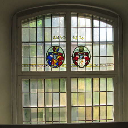 Bild vergr&ouml;&szlig;ern: Kirchenfenster St. Peter und Paul in R&ouml;ssing