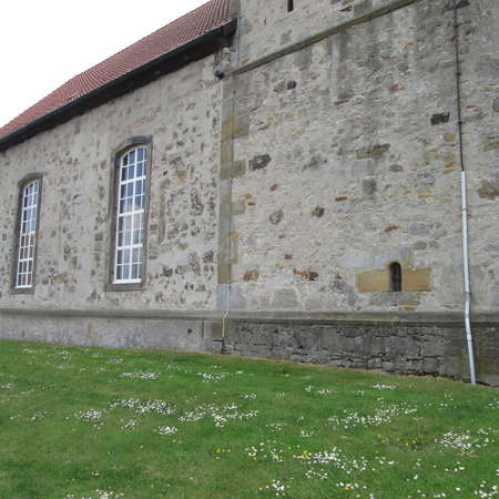 Bild vergr&ouml;&szlig;ern: Nordansicht von St. Peter und Paul in R&ouml;ssing