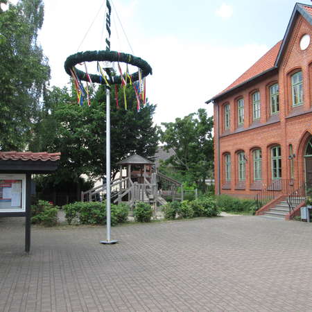 Bild vergr&ouml;&szlig;ern: Alte Dorfschule von R&ouml;ssing (2)