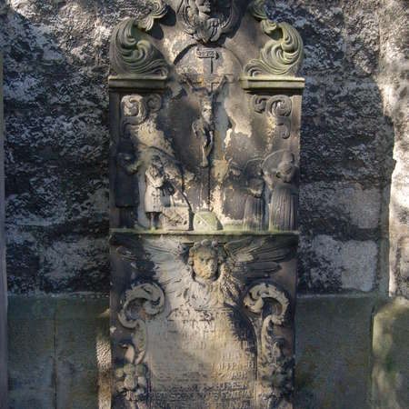 Bild vergrößern: Grabplatte H. Bartels und Ehefrau M. Brunotten in Nordstemmen