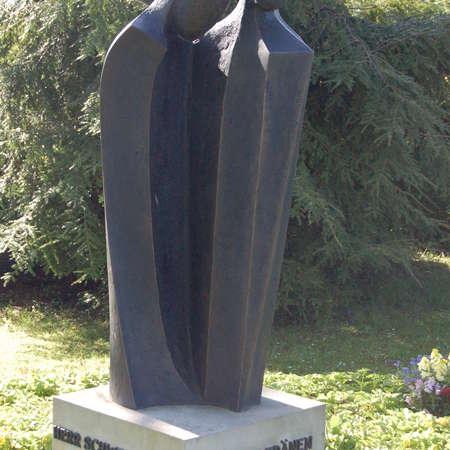 Bild vergrößern: Skulptur D. Diez Friedhof Nordstemmen (1)