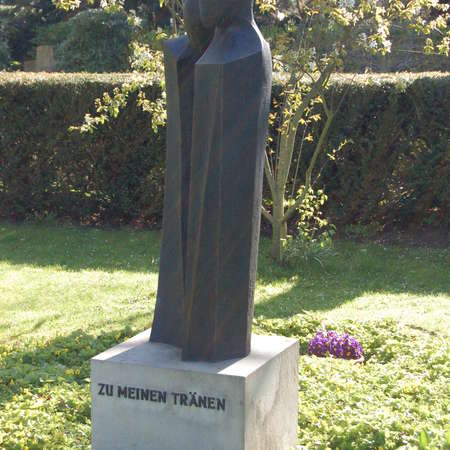 Bild vergrößern: Skulptur D. Diez Friedhof Nordstemmen (3)