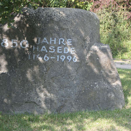Bild vergr&ouml;&szlig;ern: Gedenkstein auf der Welle