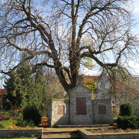 Bild vergr&ouml;&szlig;ern: Ehrenmal Hasede