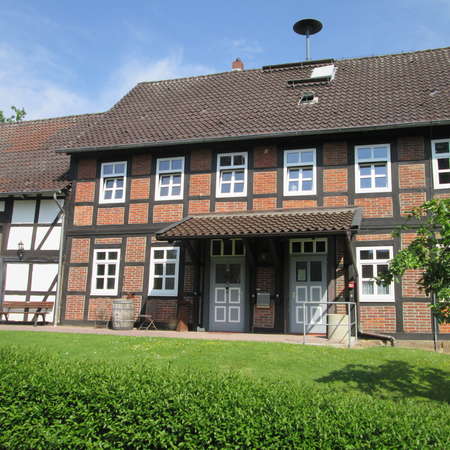 Bild vergr&ouml;&szlig;ern: Altes Schulhaus B&uuml;ltum