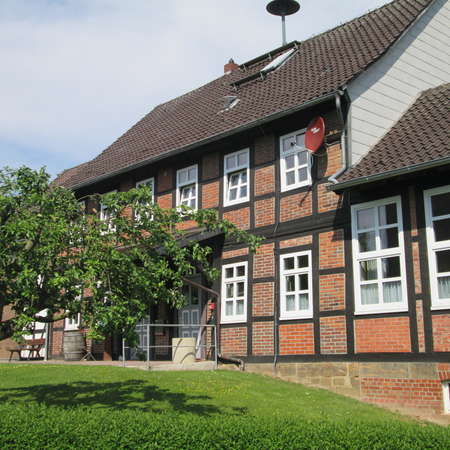 Bild vergr&ouml;&szlig;ern: Altes Schulhaus B&uuml;ltum (3)