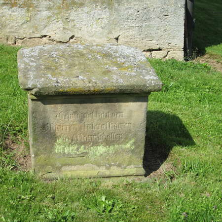 Bild vergr&ouml;&szlig;ern: Grabstein unbek. Soldat