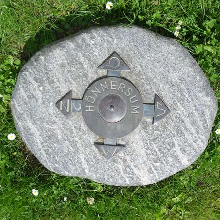 Bild vergr&ouml;&szlig;ern: 23_Kompassstein