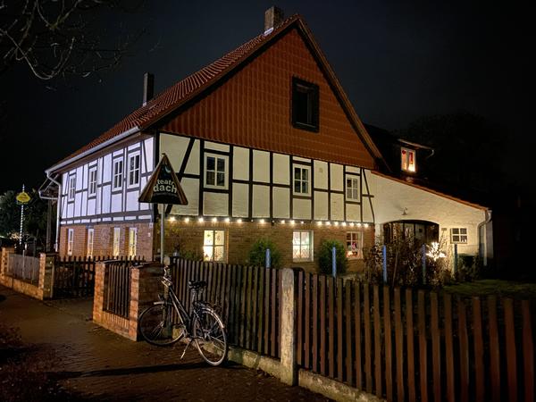 Bild vergr&ouml;&szlig;ern: teatr dach e.V. bei Nacht