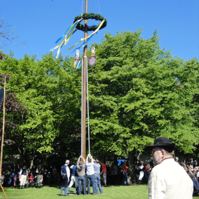 Bild vergr&ouml;&szlig;ern: Trachtengruppe_Maibaumfest