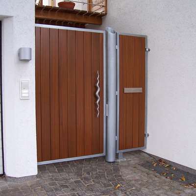 Bild vergr&ouml;&szlig;ern: Eingangst&uuml;r- M.Hinsenhofen