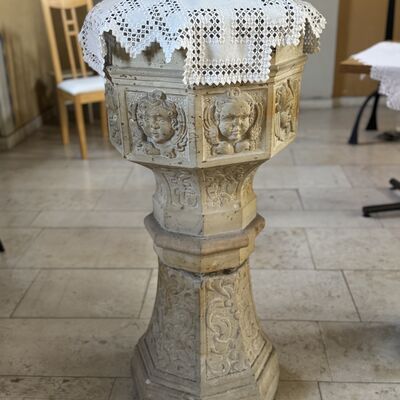Bild vergr&ouml;&szlig;ern: Ev.Kirche_Taufbecken
