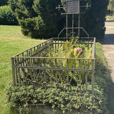 Bild vergr&ouml;&szlig;ern: Friedhof_alt
