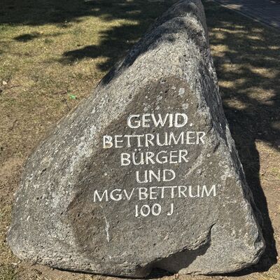 Bild vergr&ouml;&szlig;ern: Gedenkstein1