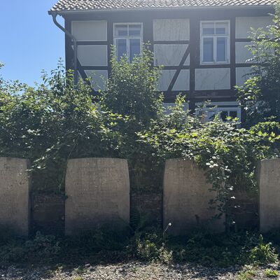 Bild vergr&ouml;&szlig;ern: Gefallenendenkmal.2jpeg