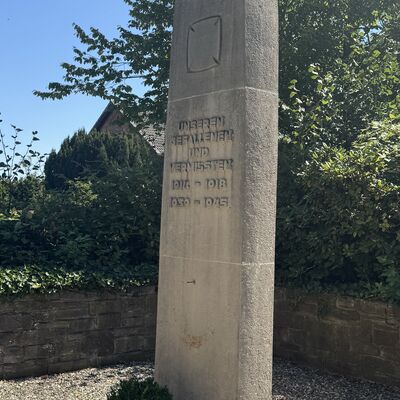 Bild vergr&ouml;&szlig;ern: Gefallenenedenkmal3