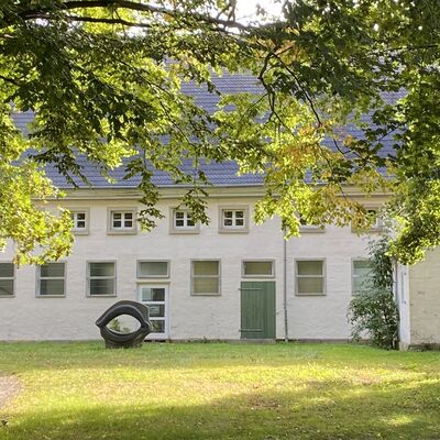 Bild vergr&ouml;&szlig;ern: Kunstgebaude Bullenstall Ruckseite