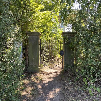 Bild vergr&ouml;&szlig;ern: Schlosspark Eingang Sudwesten