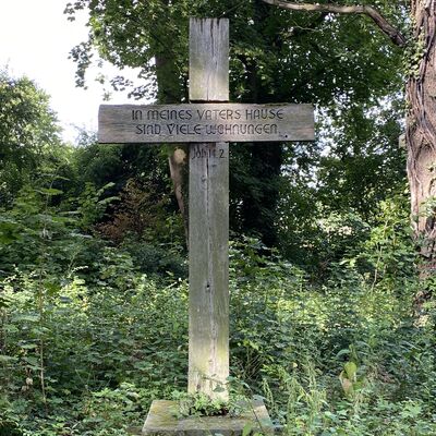 Bild vergr&ouml;&szlig;ern: Schlosspark Friedhof2