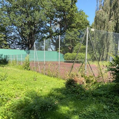 Bild vergr&ouml;&szlig;ern: Schlosspark Tennisplatz2