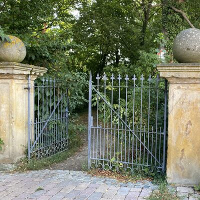 Bild vergr&ouml;&szlig;ern: SchlossparkEingangKirchstr.1