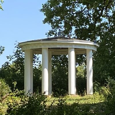 Bild vergr&ouml;&szlig;ern: SchlossparkTeepavillon1