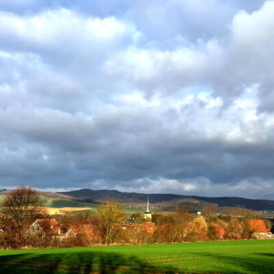 Bild vergr&ouml;&szlig;ern: Ansicht von S&uuml;den mit HI-Wald mit Bodenburg