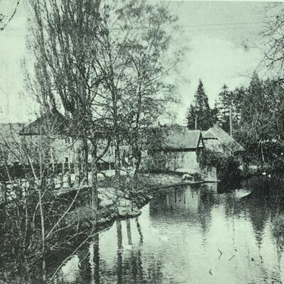 Bild vergr&ouml;&szlig;ern: Schlossgraben_mit_&Ouml;l-M&uuml;hle