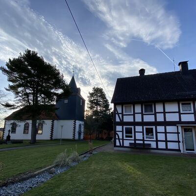 Bild vergr&ouml;&szlig;ern: alteSchule_Kirche