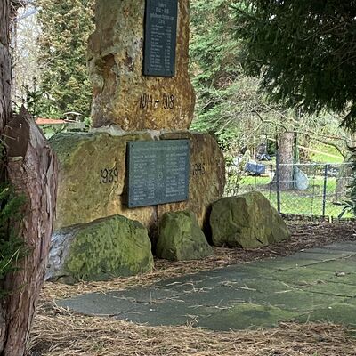 Bild vergr&ouml;&szlig;ern: Ehrenmal1