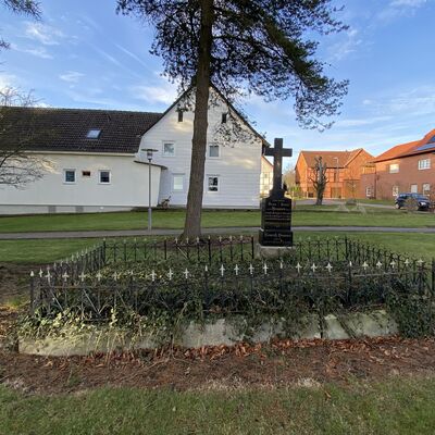 Bild vergr&ouml;&szlig;ern: GedenksteinLehrer1